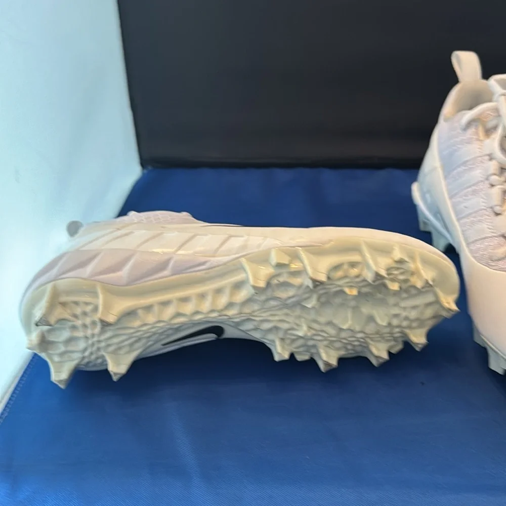 Nike White and Black lacrosse Sneakers size‎ 6.5